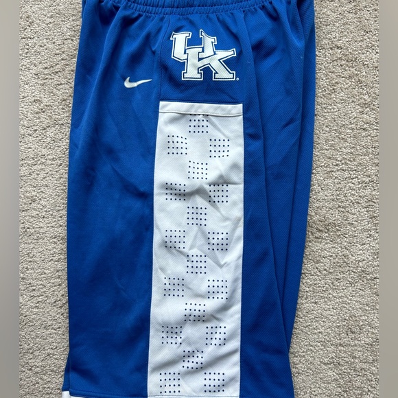 Nike Kentucky Basketball Shorts Youth XL/Mens XS - Picture 4 of 7